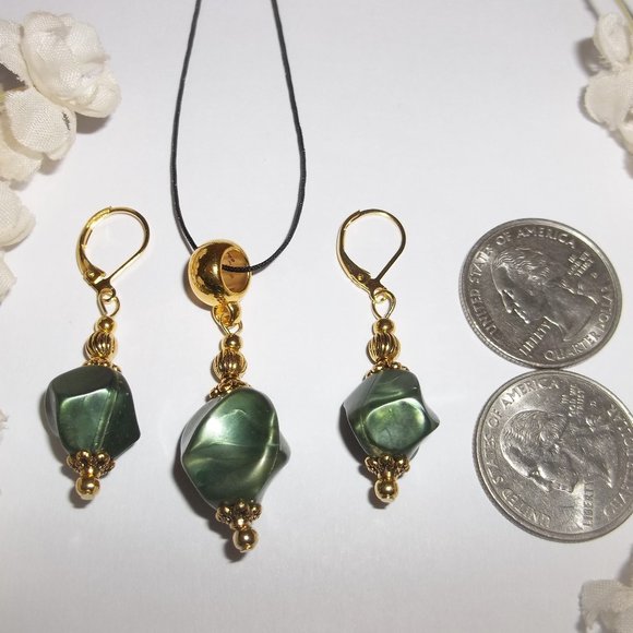 Green & Gold Handmade Beaded Earring & Necklace Set Fashion Accessory GIft 6886 - Picture 2 of 9